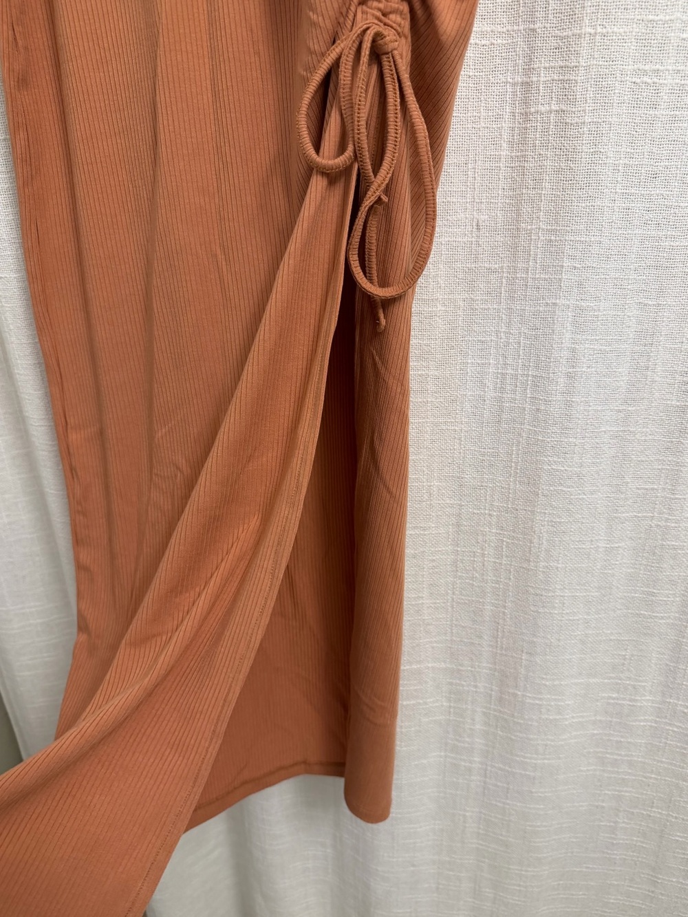 l*space Ribbed Tank Midi with Side Ruche - Picture 2 of 4